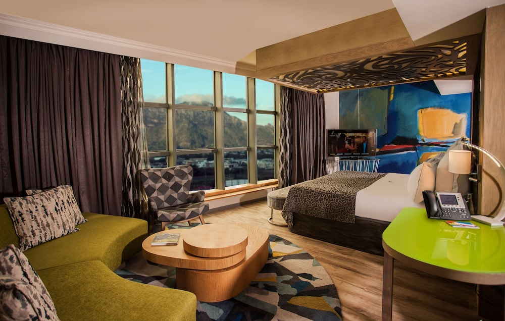 Hennessy Park Hotel 45/71