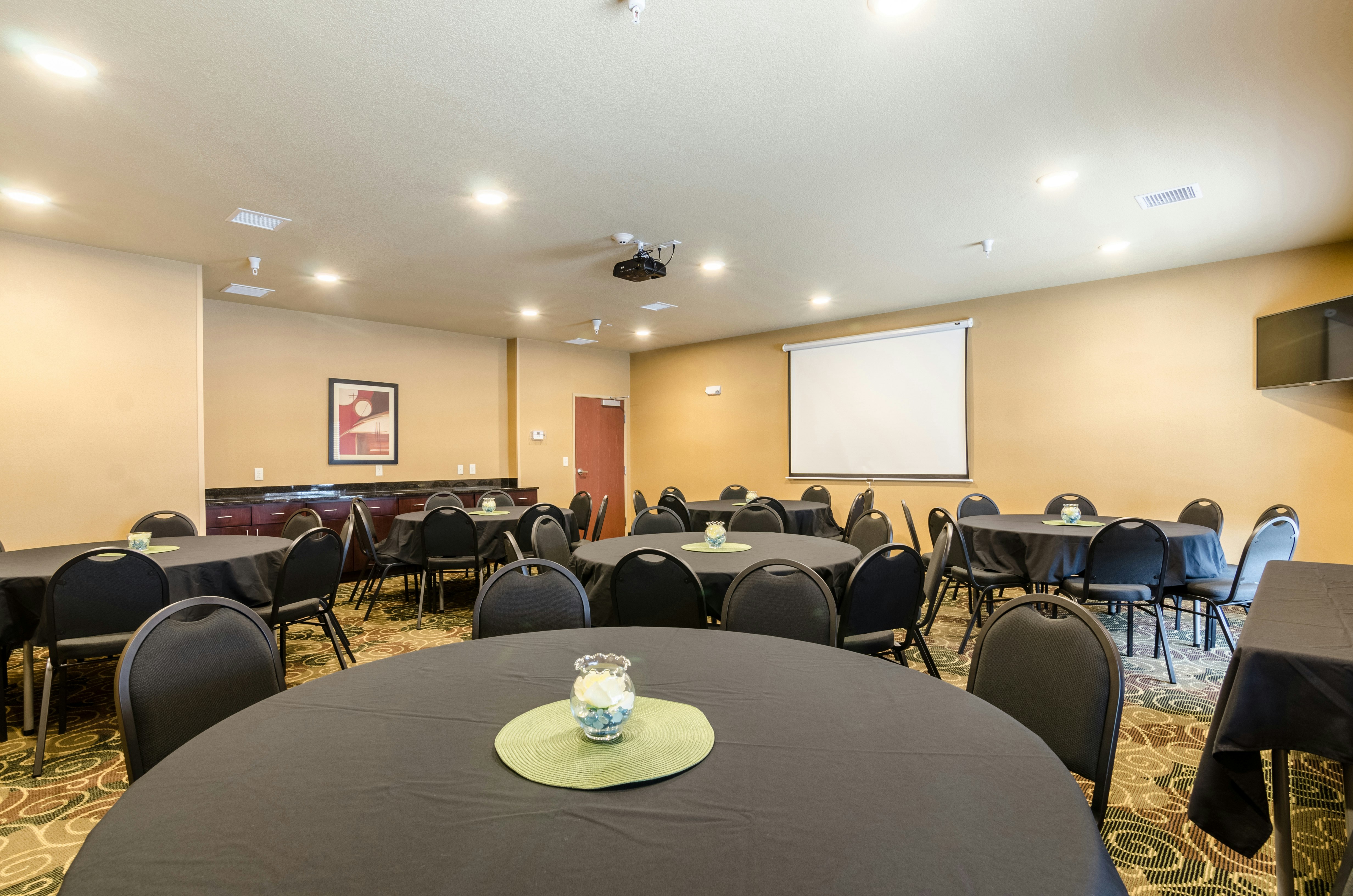 Cobblestone Hotel & Suites - McCook 36/50