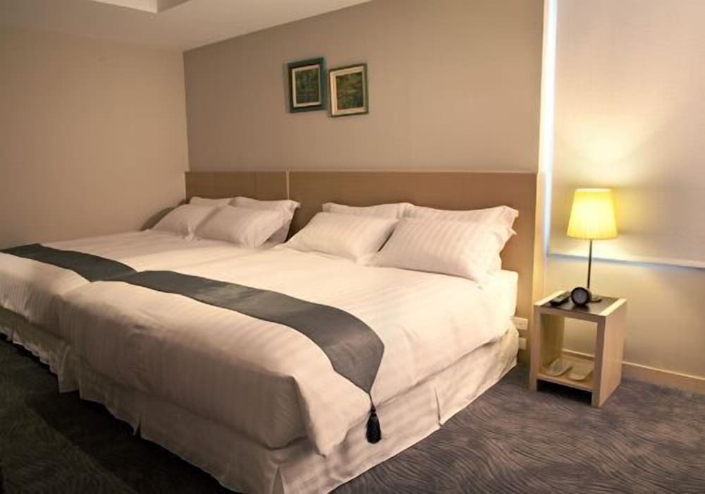 Leesing Hotel 4/35