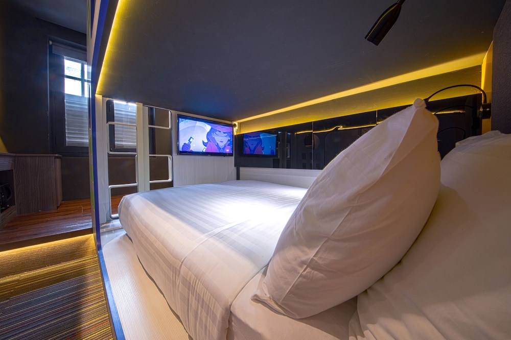 CUBE Family Boutique Capsule Hotel at Chinatown 25/66