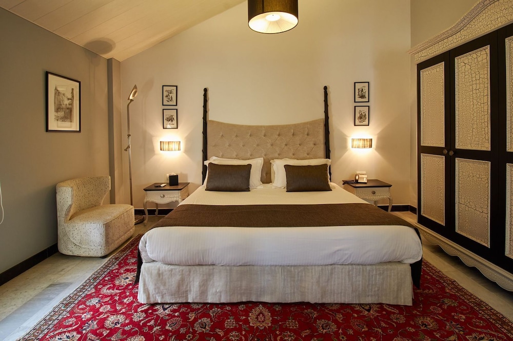 Cherry Blossom Boutique Hotel 24/69