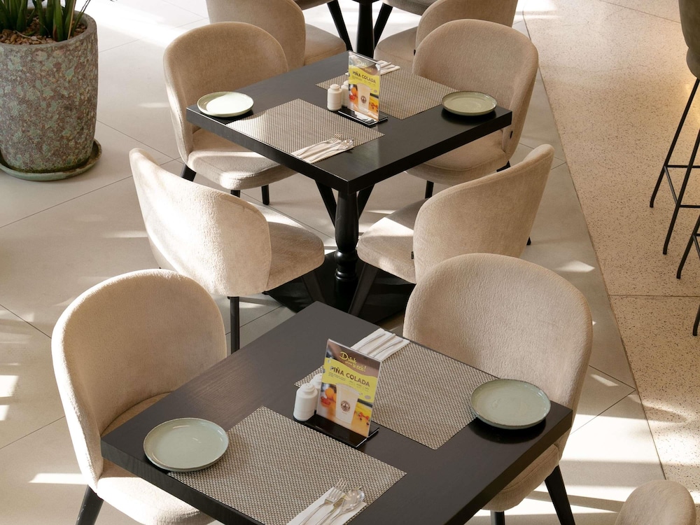 Mercure Larnaca Finikoudes Beach 48/60