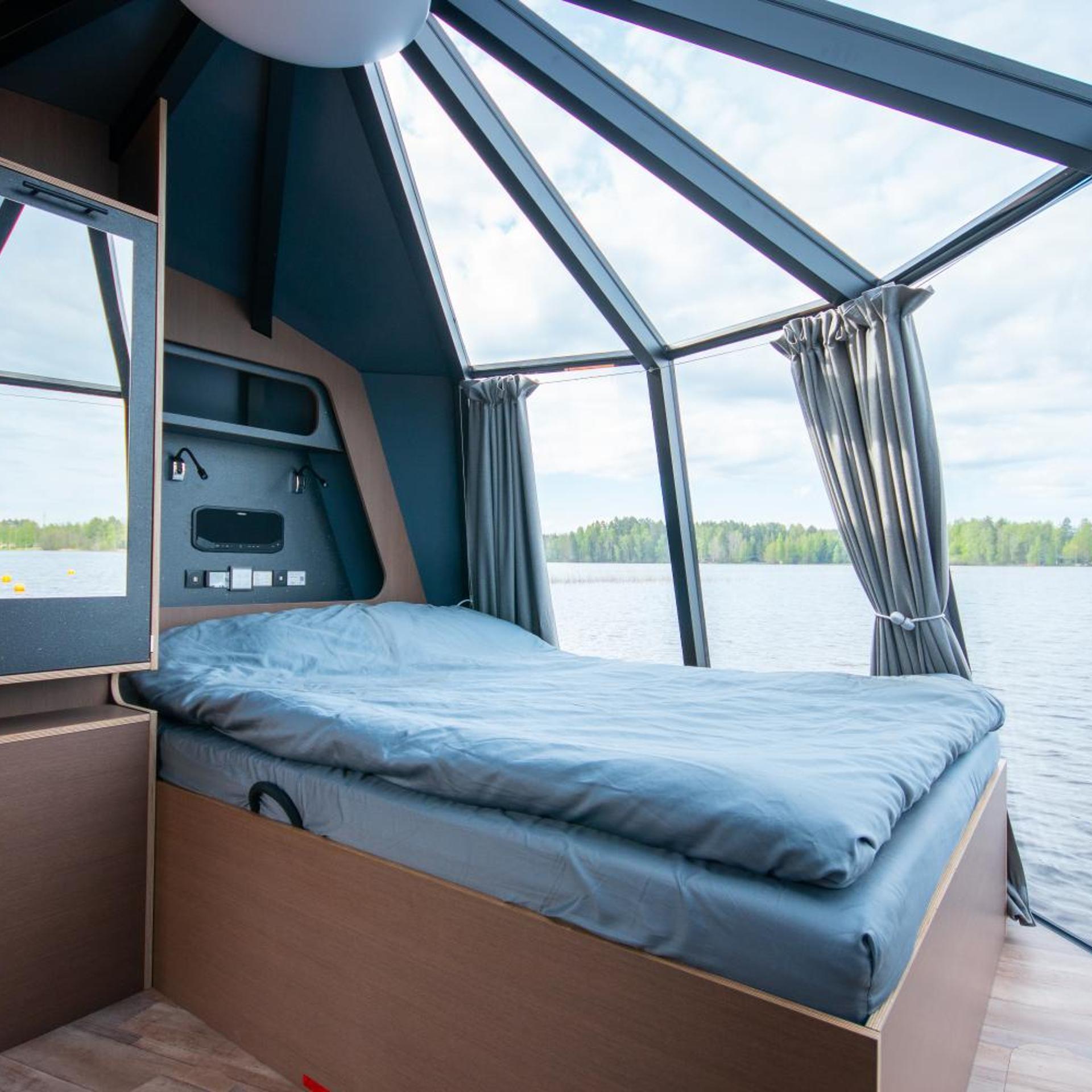 Boat, Igloo, Suite