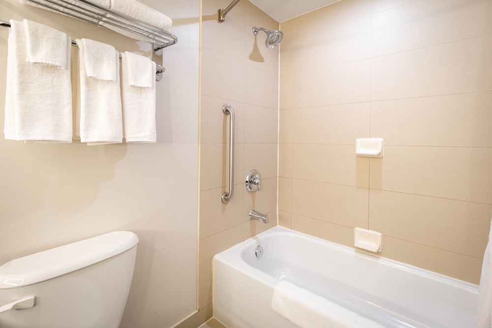 Holiday Inn Express Hotel Suites Kingston 20/72