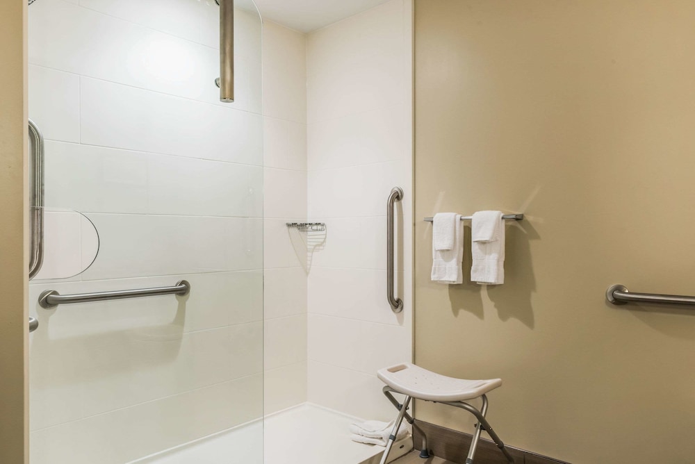 جناح بسرير كينج لذوي الإعاقة، Comfort Suites Florence - Cincinnati South 6/7