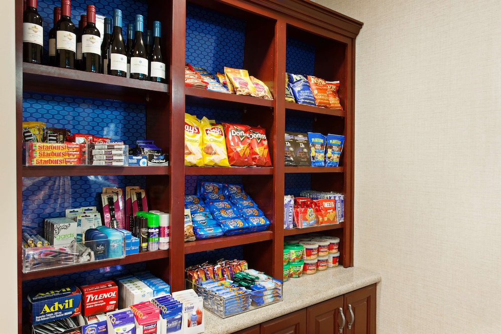 Hampton Inn Suites Oakland Airport 45/63