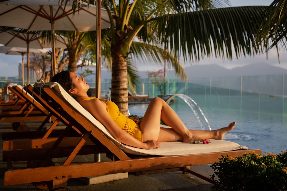 Sala Danang Beach Hotel 72/75