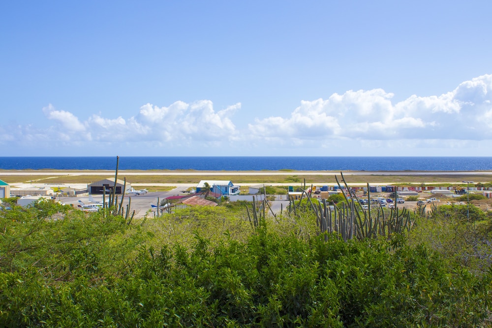 Curacao Airport Hotel 40/50