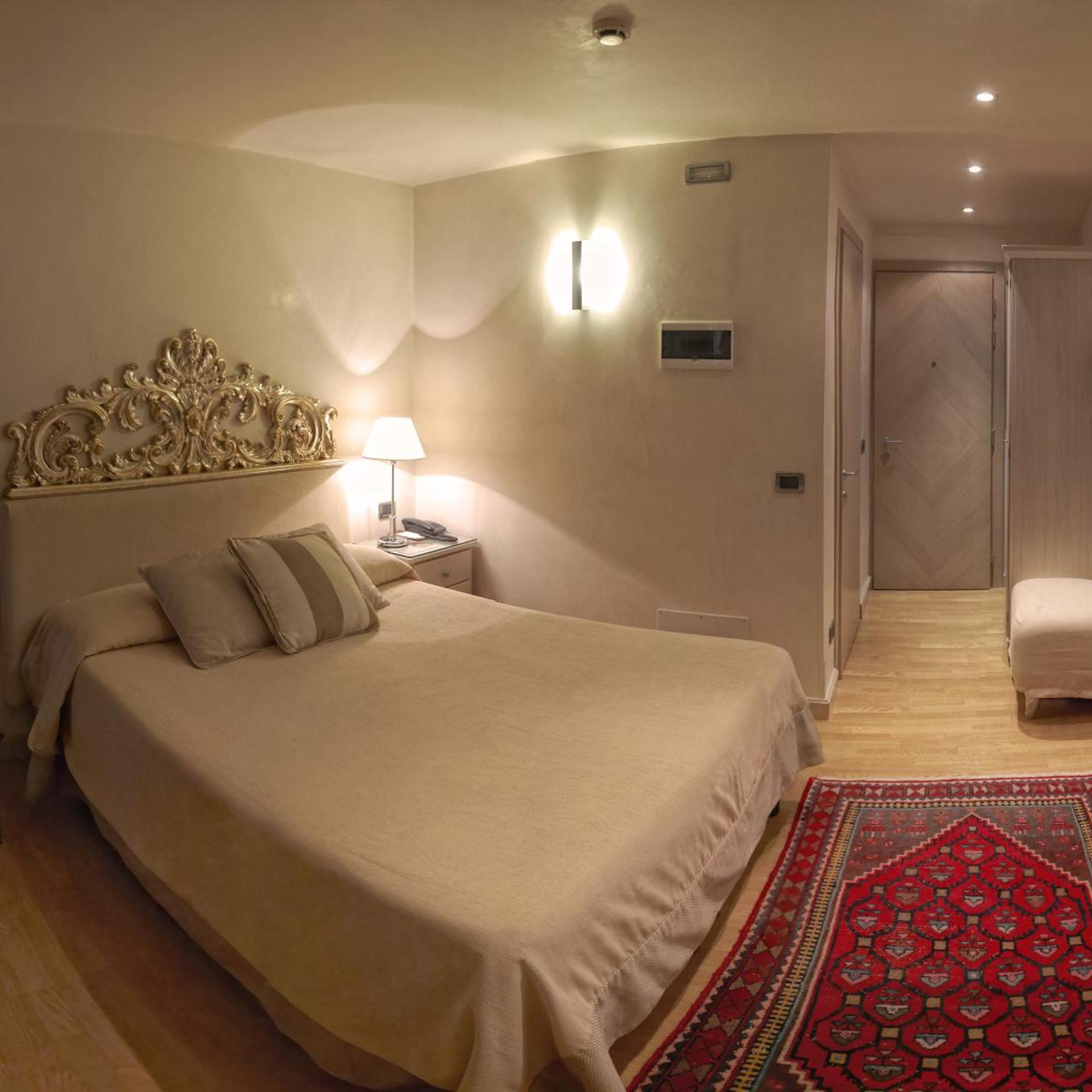 Room, Double or Twin Bed