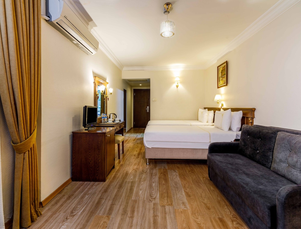 Golden Crown Hotel 11/66