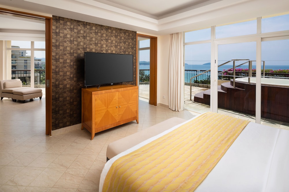 Diplomat, Suite, King Bed