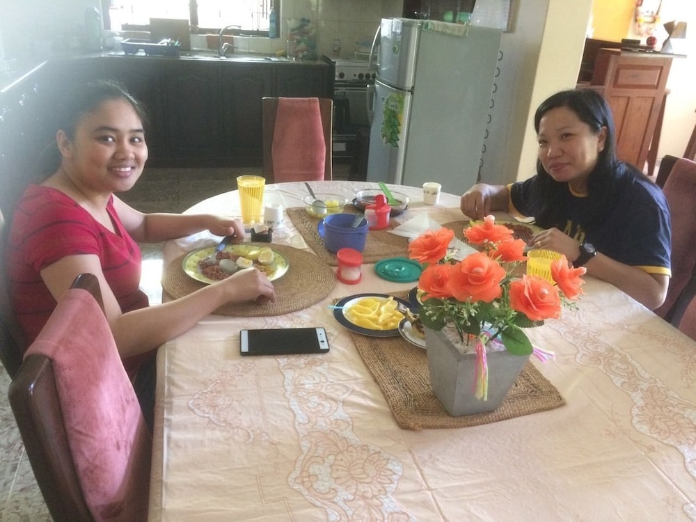 Sugandi Inn 24/40