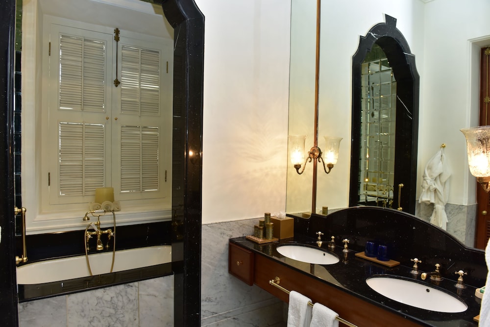 TAJ FALAKNUMA PALACE 19/81