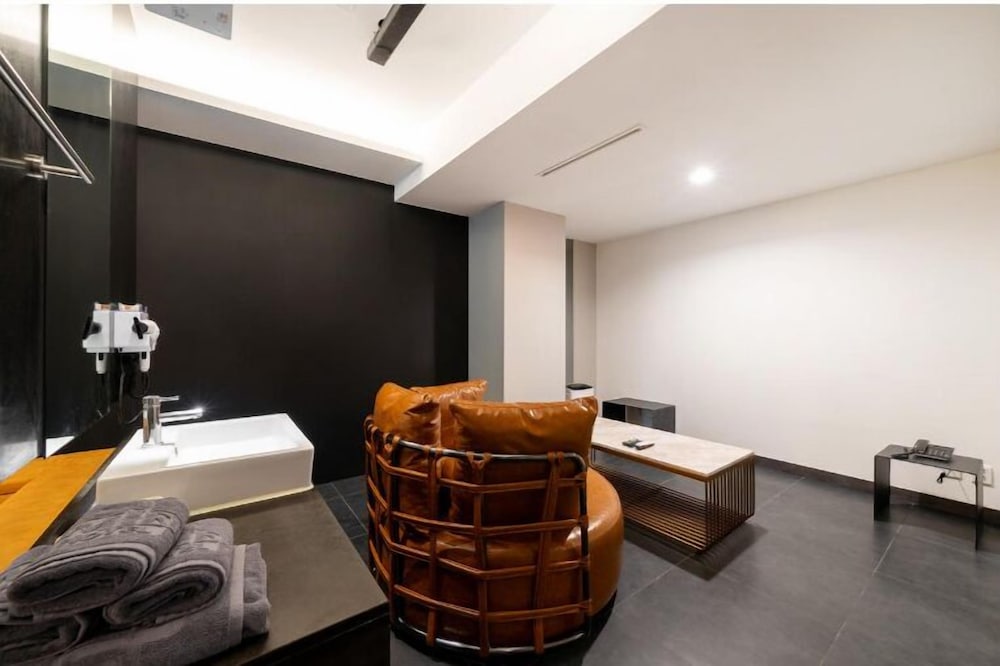 Adlige Hotel 34/54