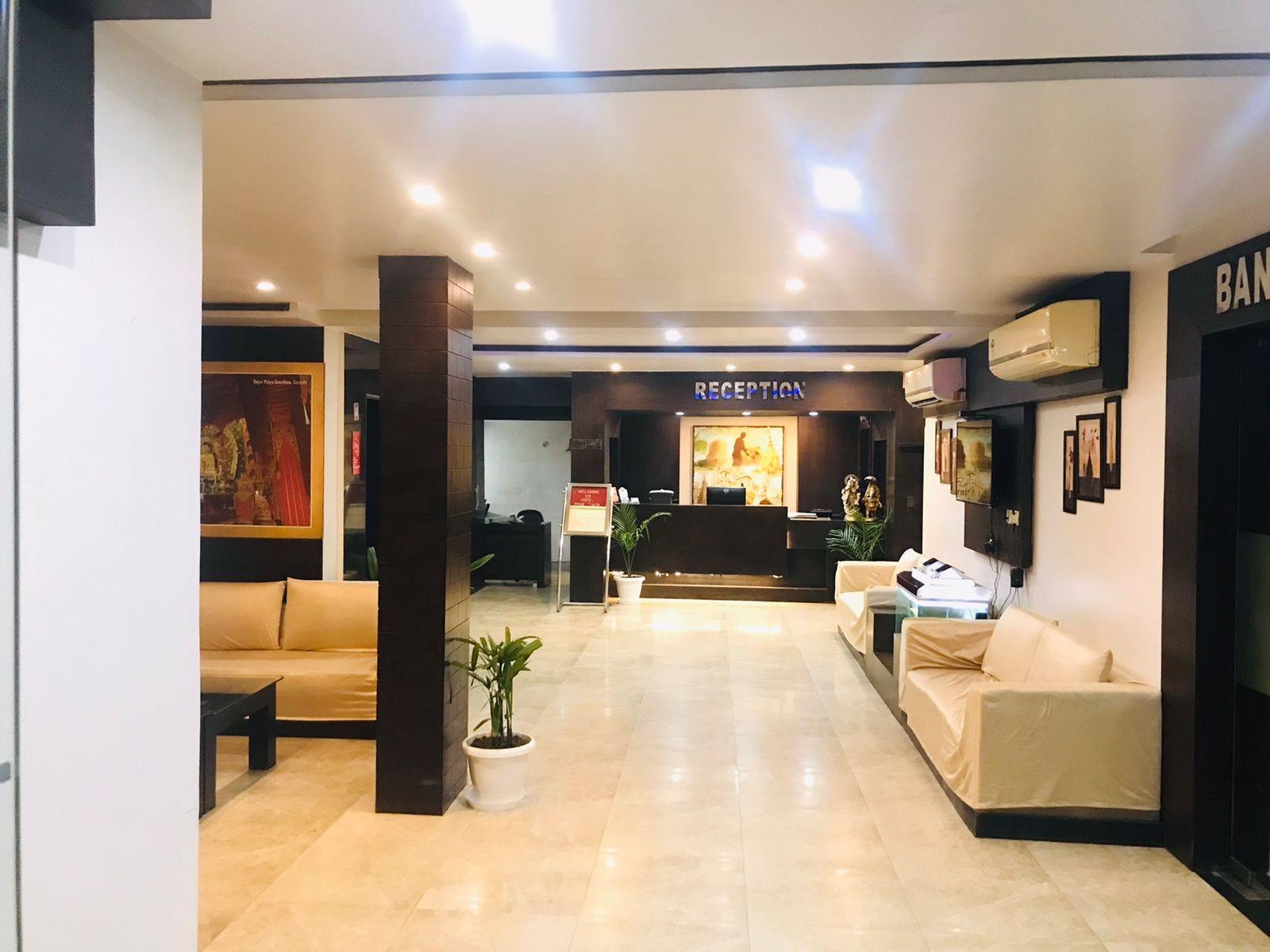 Oyo Rooms Mall Road Cantonment 28/46