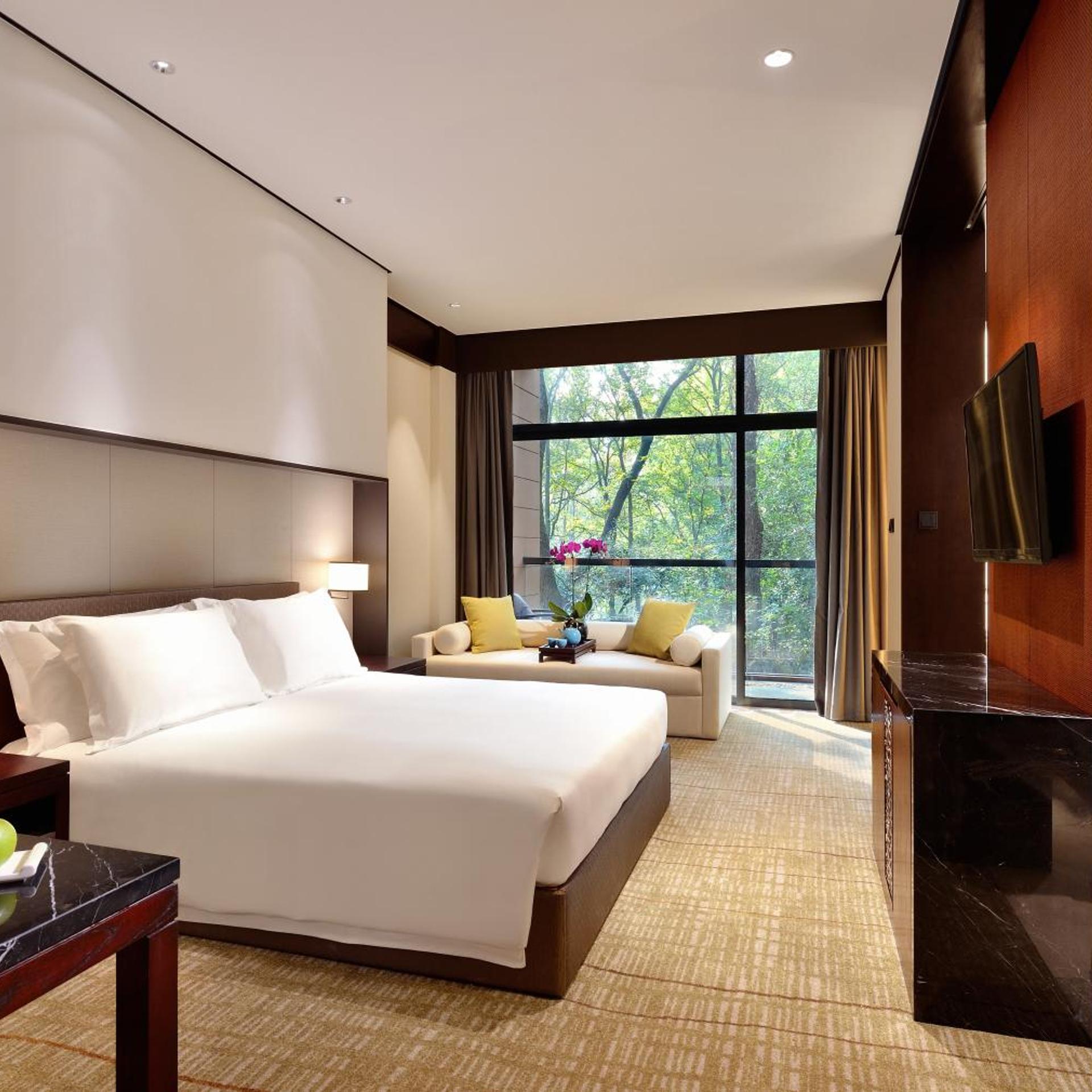 Deluxe, King Bed, North View
