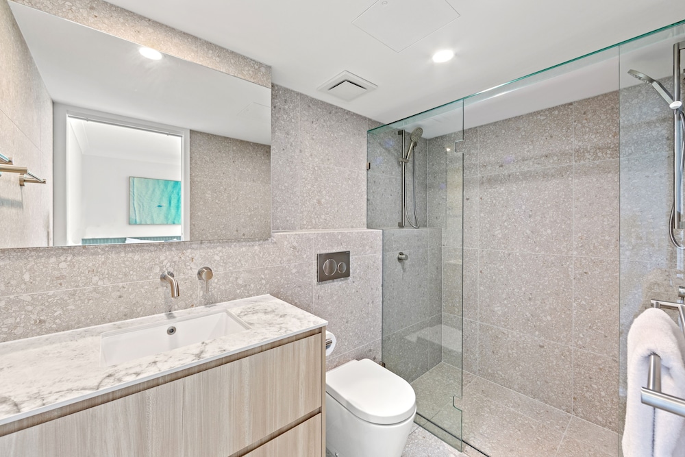 Burleigh Beach Tower 49/49