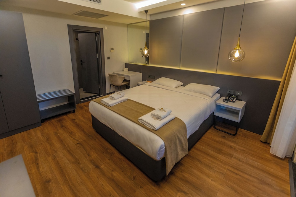 Standard, King Bed