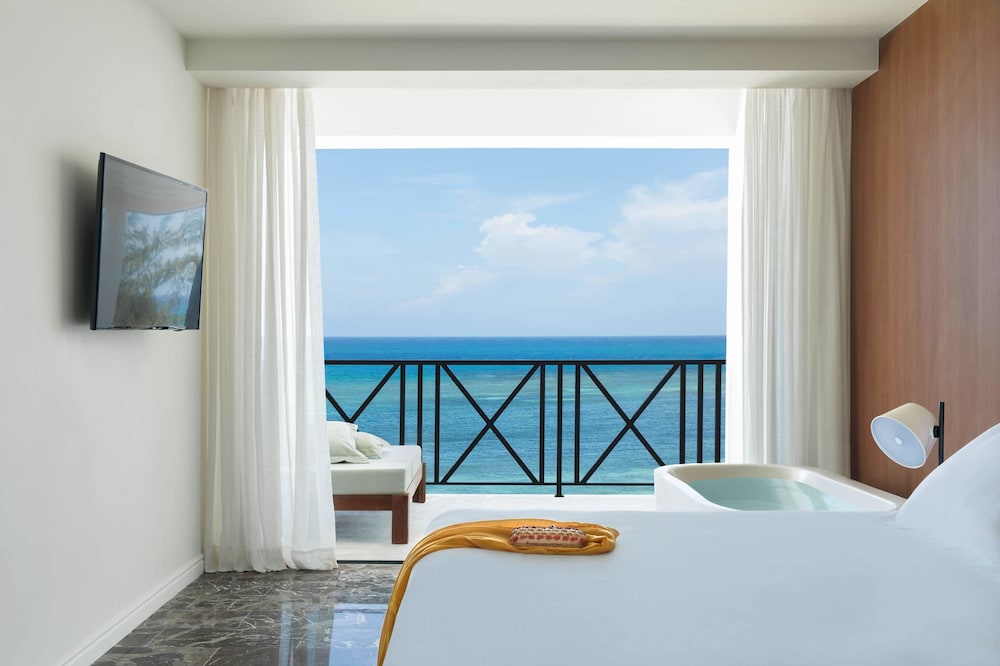 Excellence, Club, Junior Suite, King Bed, Partial Ocean View