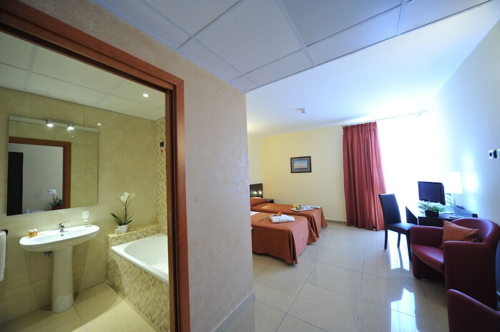 HOTEL TIEMPO 13/33