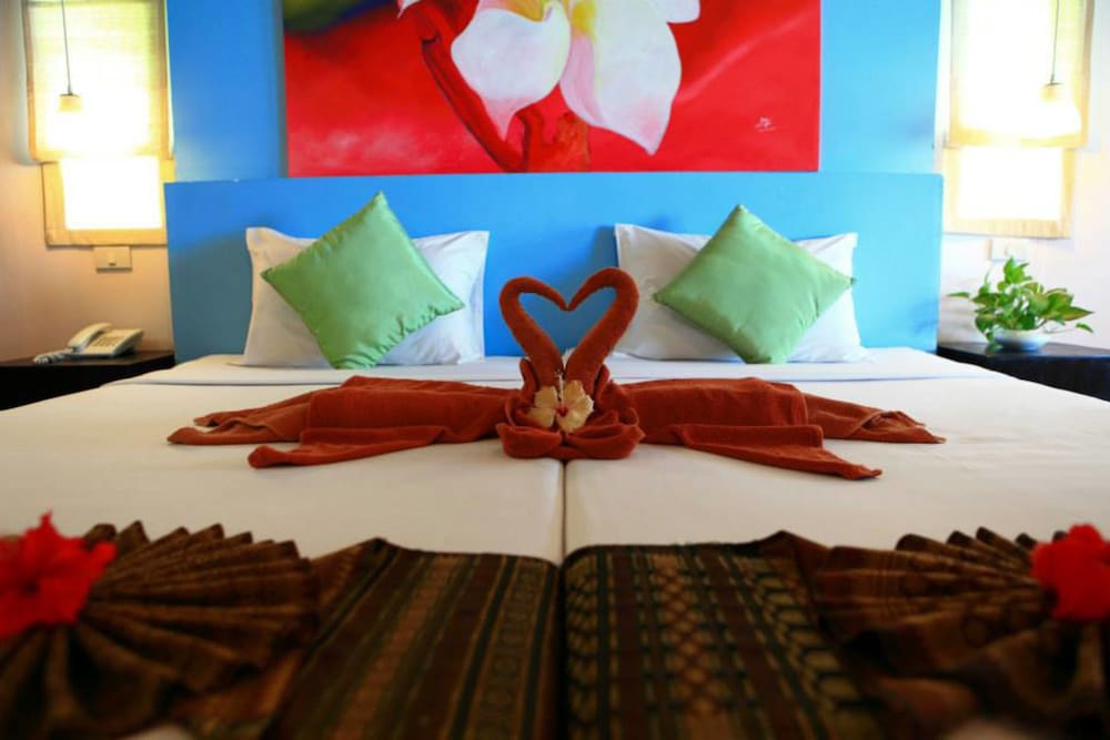 Koh Ngai Cliff Beach Resort 48/61
