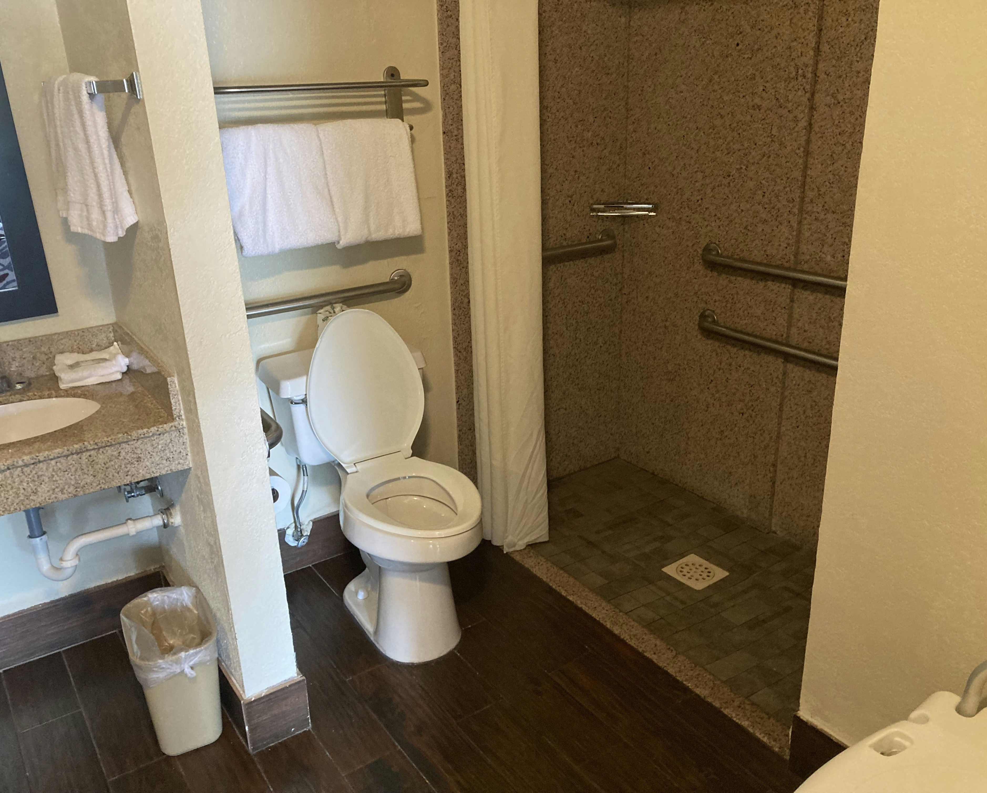 Deluxe, King Bed, Accessible, Red Roof Inn Cookeville - Tennessee Tech 6/6