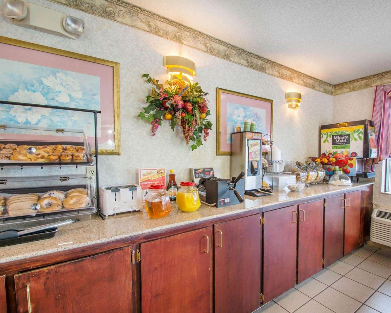 Econo Lodge Troy 9/36