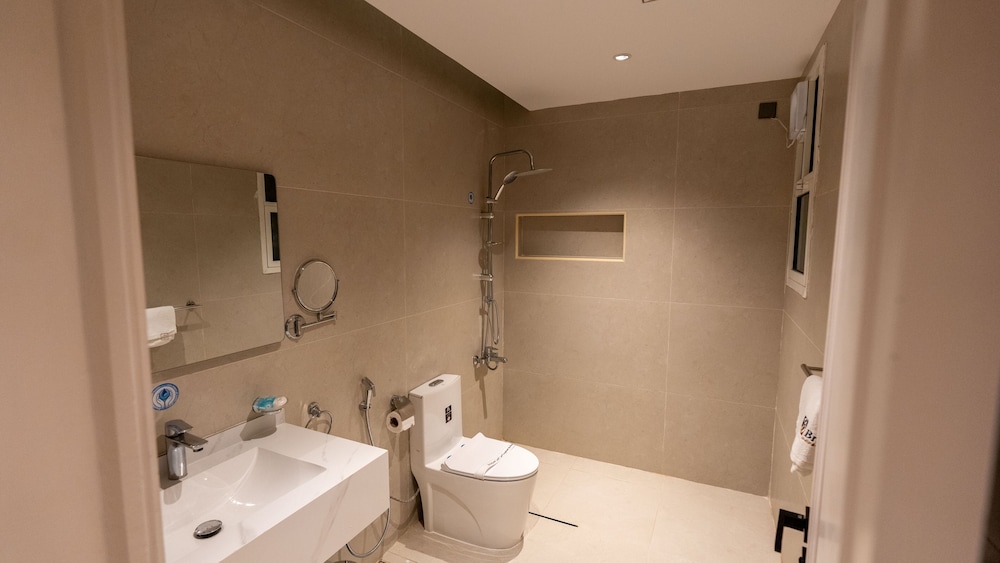 فندق كابيتال أو 162 برزين(Brzeen Hotel) 48/50