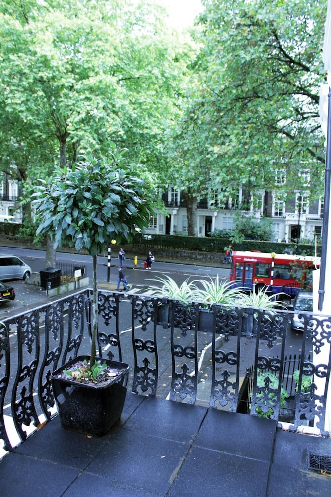 Edward Hotel Paddington 57/65