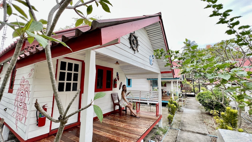 Lipe Power Beach Resort 3/50