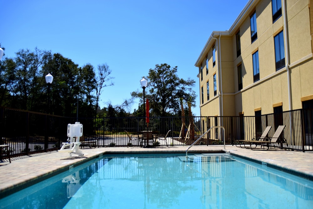 Comfort Suites Dunnellon near Rainbow Springs 1/40