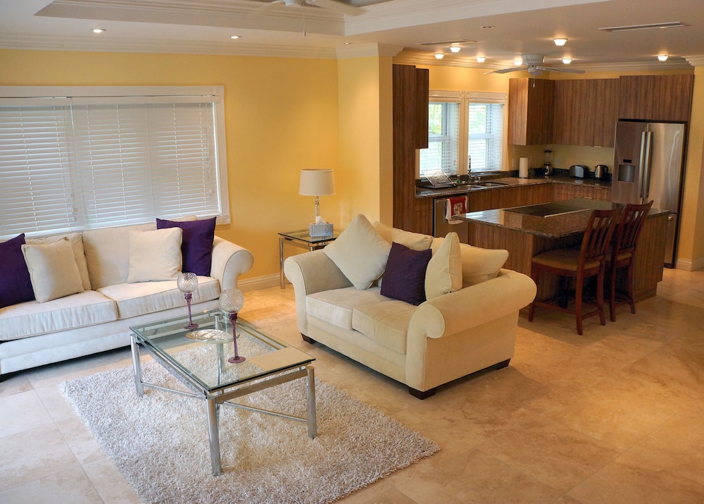 The Hamilton Beach Villas & Spa 18/50