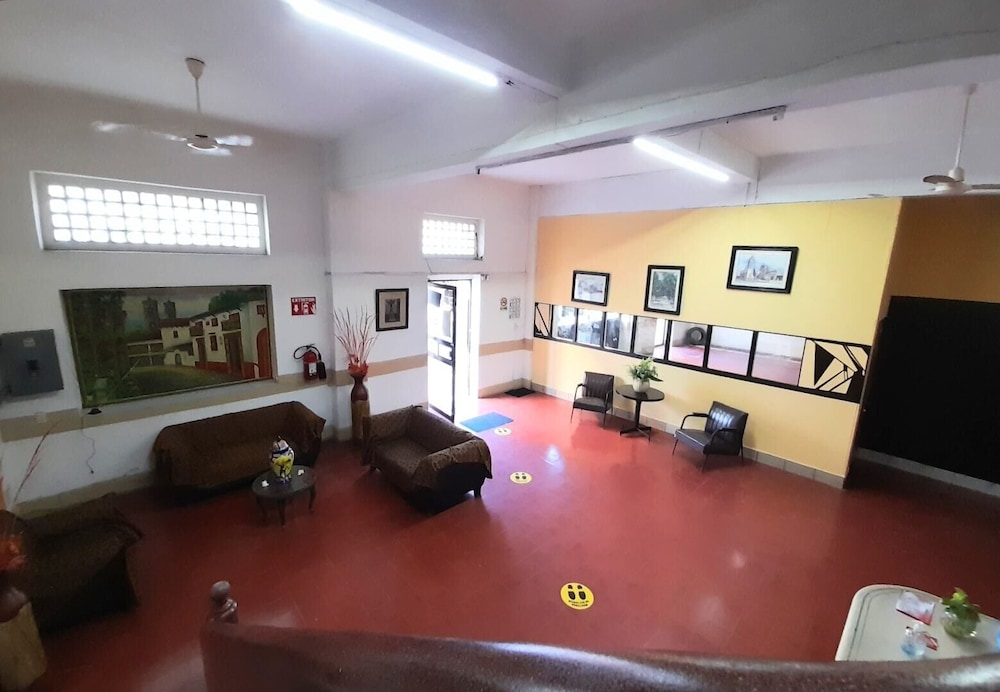 Morales Inn 27/31