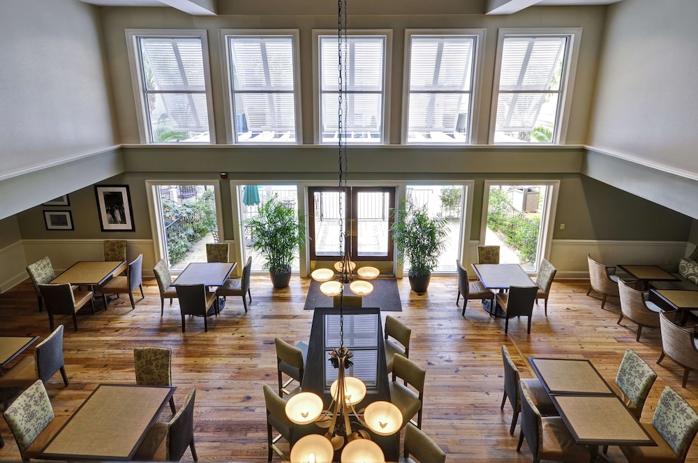 Hampton Inn Suites Charleston 41/48