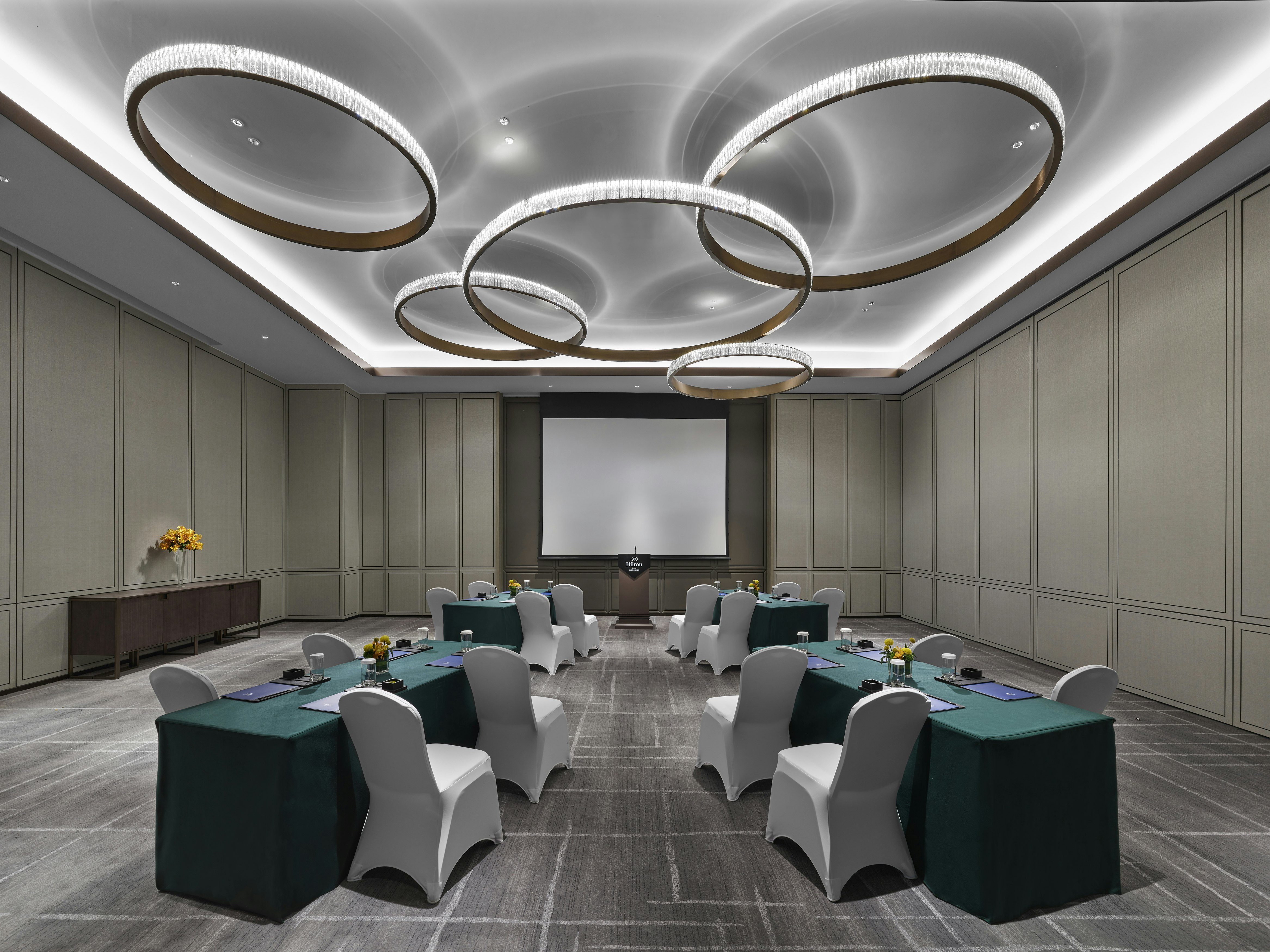 Hilton Zhuji 33/50