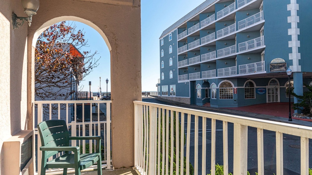 Comfort Inn Boardwalk 8/60