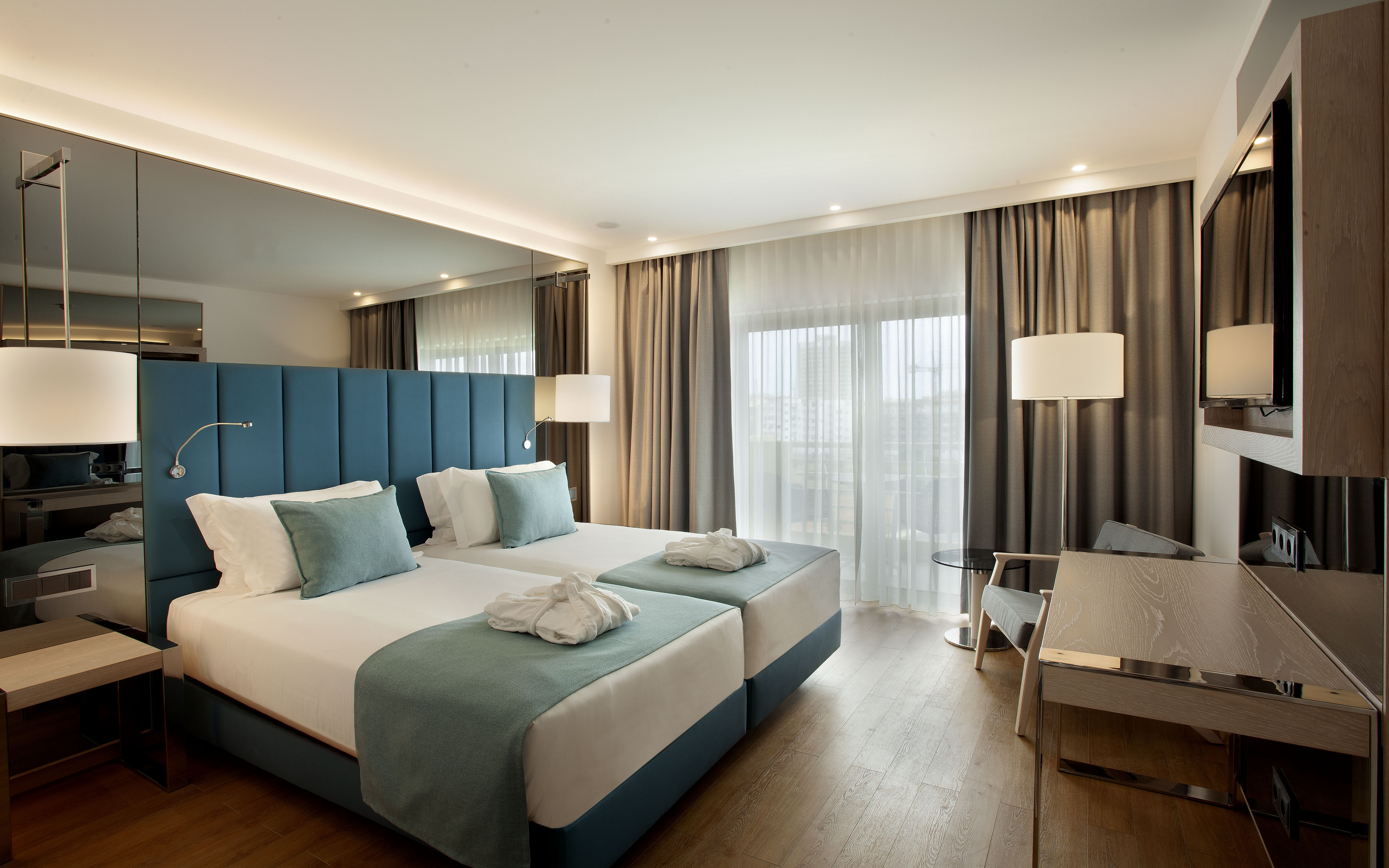 Room, Double Bed, Lateral Side Sea View