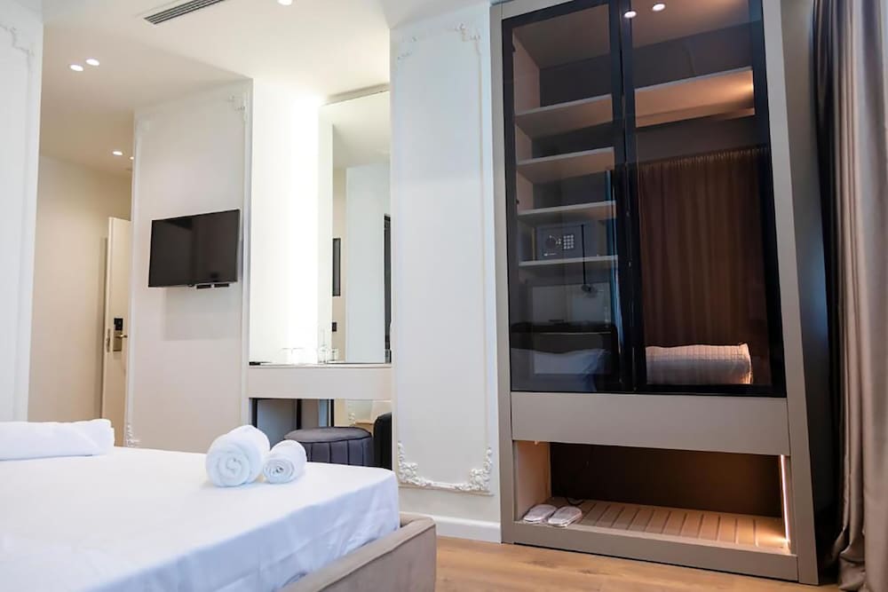 Hotel Adore 42/60