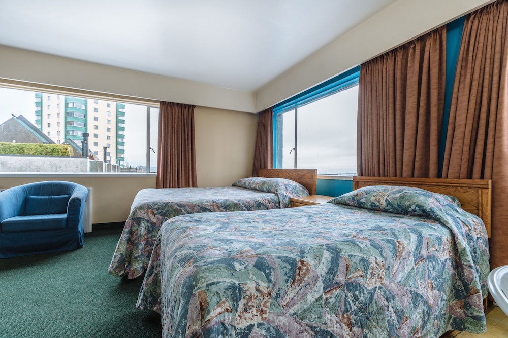 1 BEDROOM, SUITE