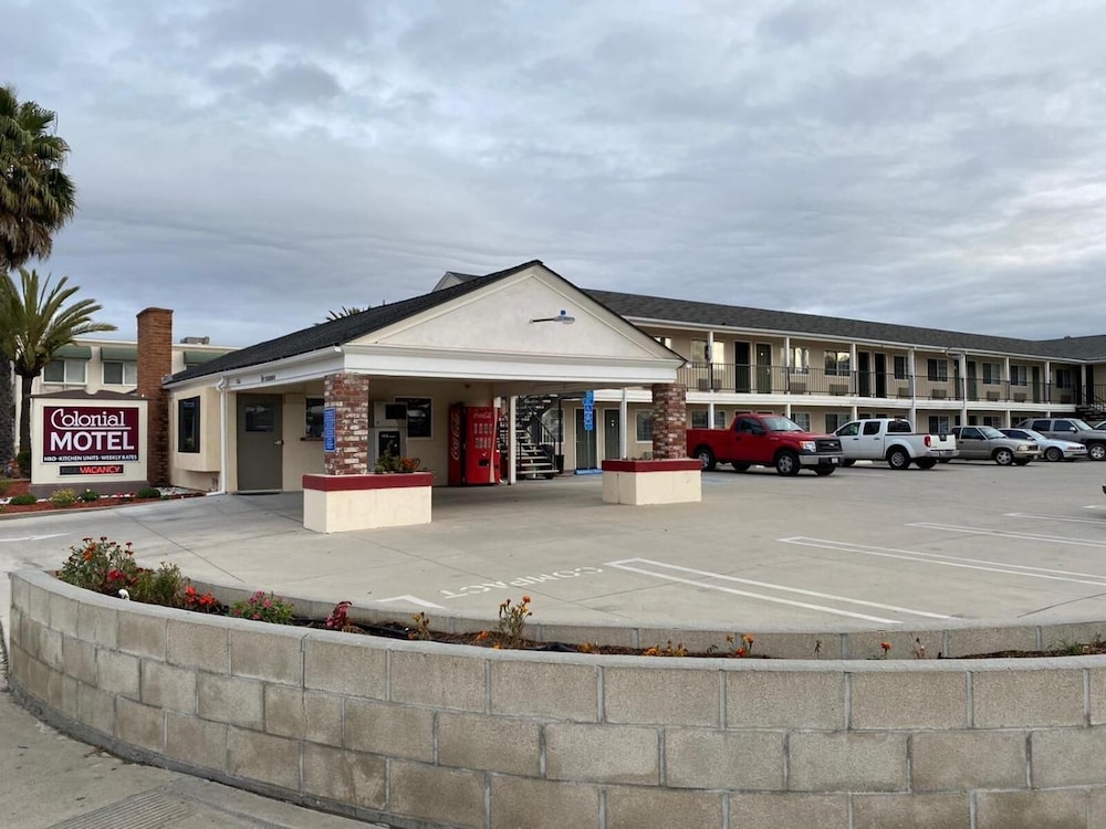 Colonial Motel 7/42