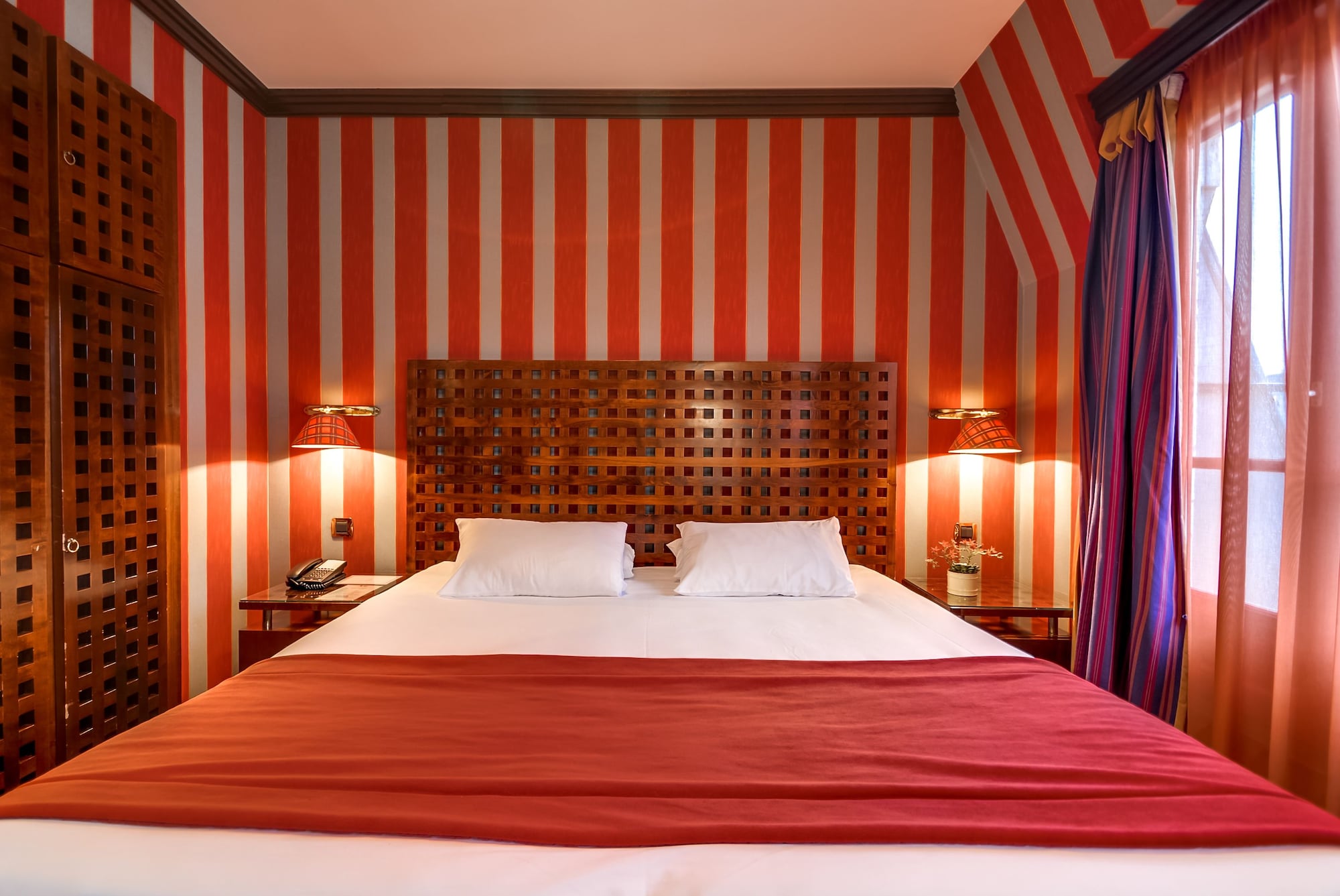 CLASSIC, TWIN BEDS