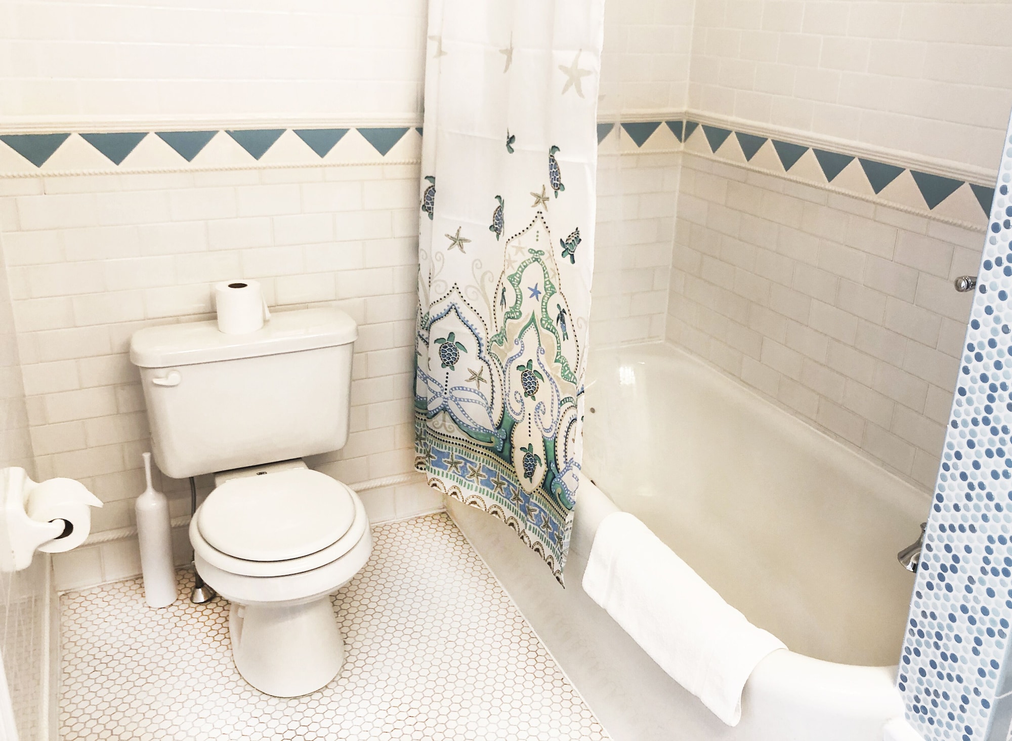 White, Deluxe, Suite, Queen Bed, Park View, Private Bathroom
