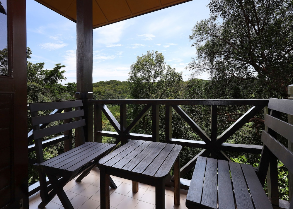 REDANG ISLAND RESORT 35/50