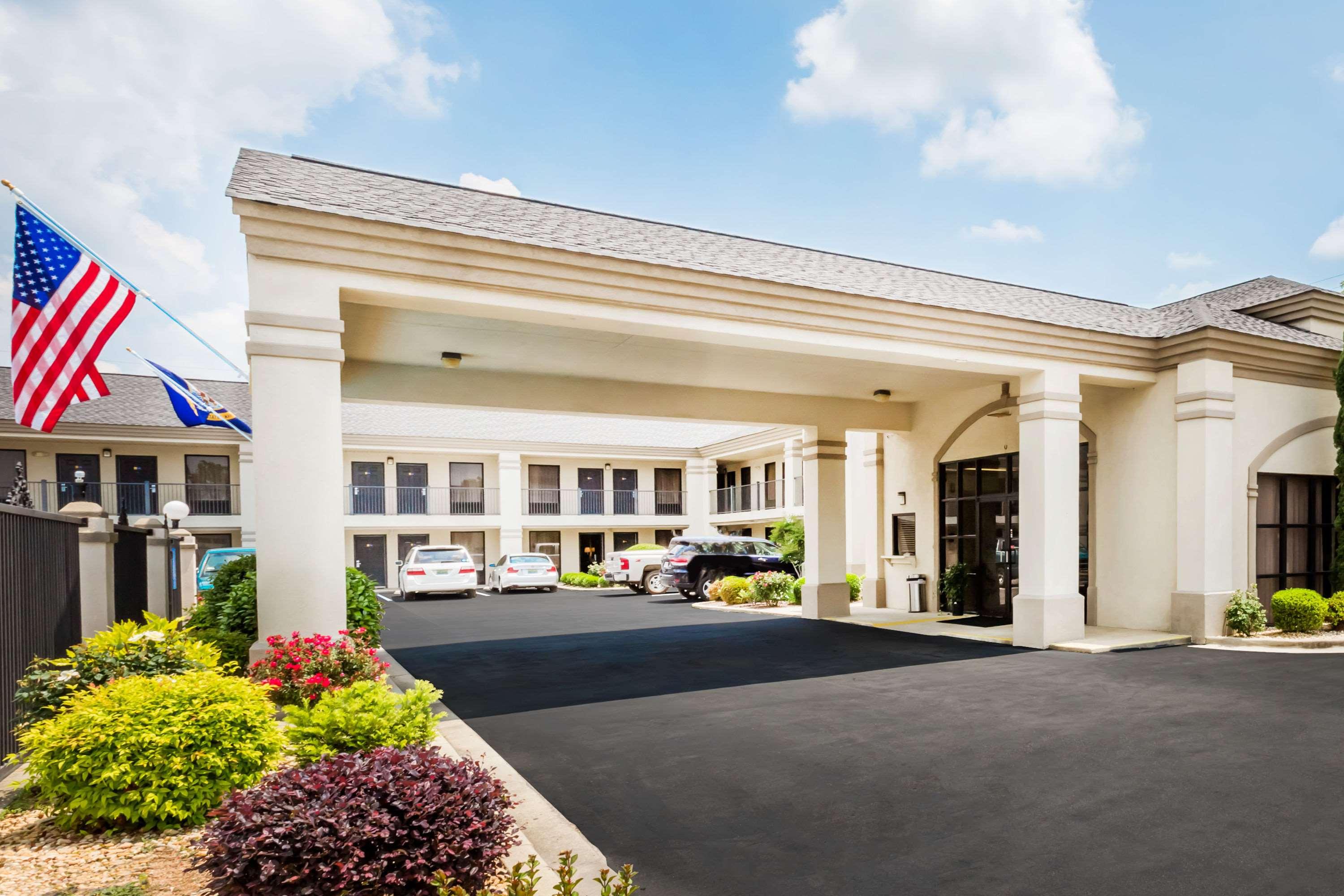 Days Inn by Wyndham Oneonta AL 17/18