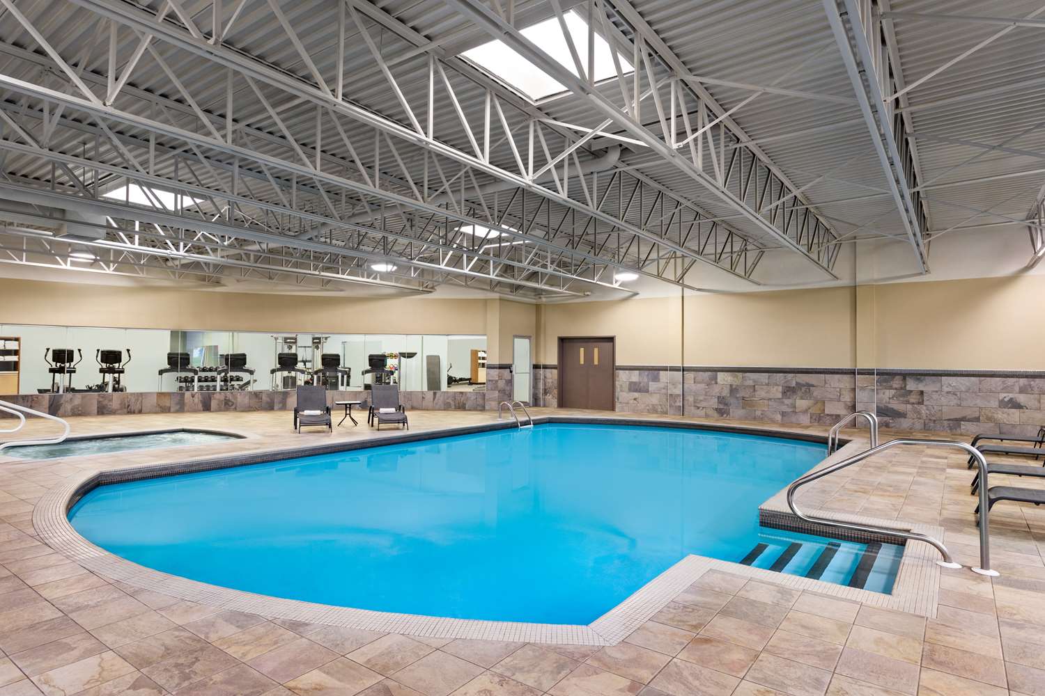 DoubleTree by Hilton Pointe Claire Montreal Airport West 10/13