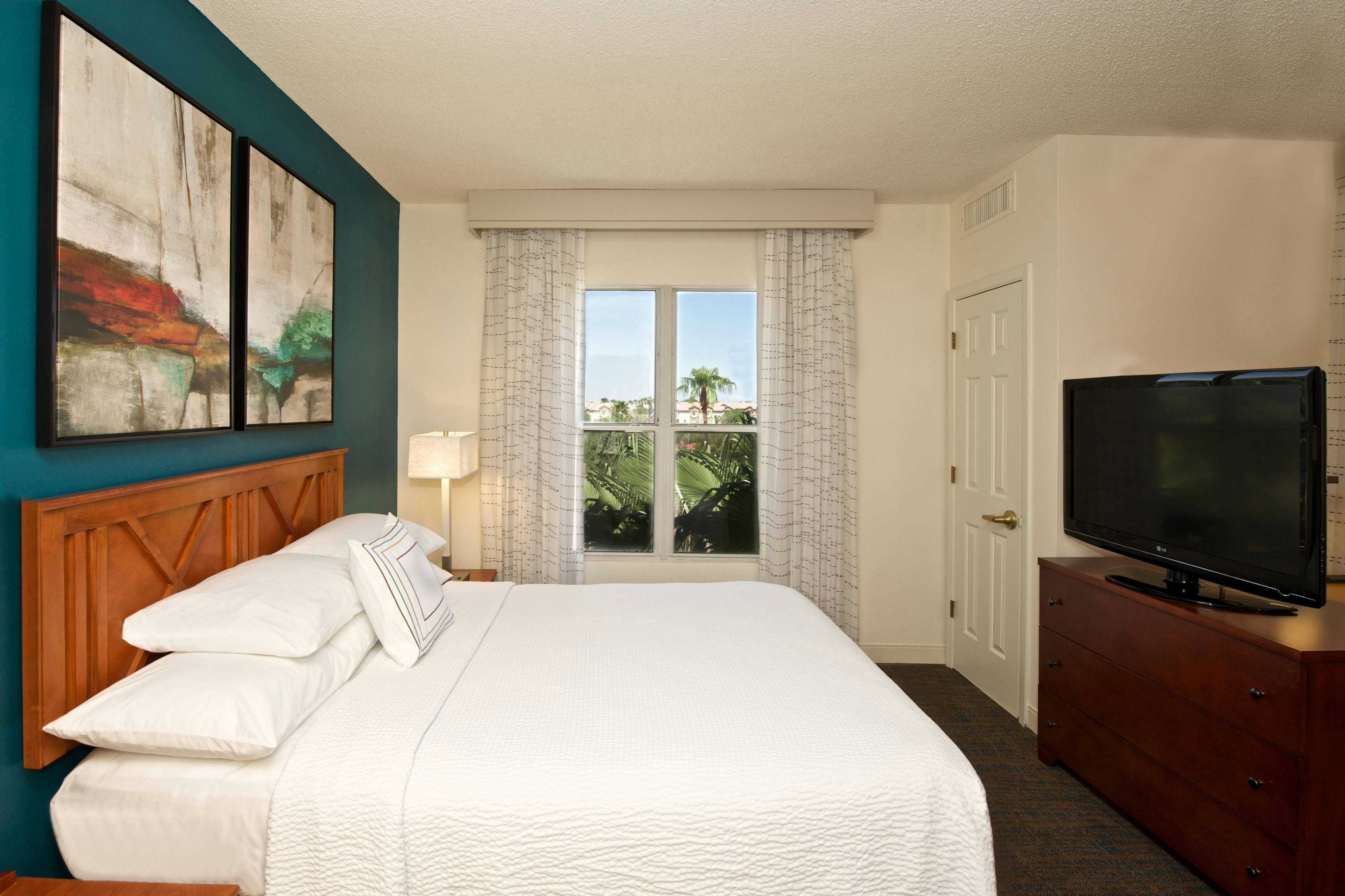 Residence Inn Phoenix Airport 1/16