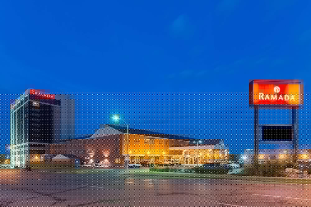 Ramada By Wyndham Topeka Downtown Hotel And Convention Center 5/36