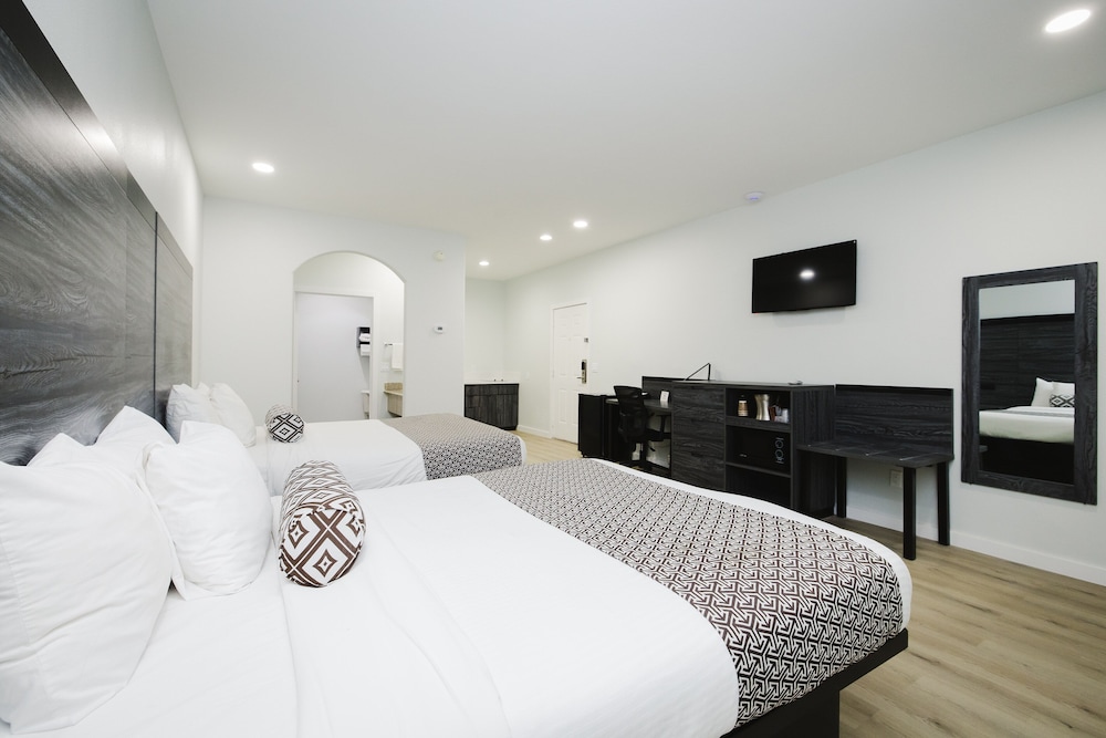 Sapphire Inn & Suites- Deer Park 8/36