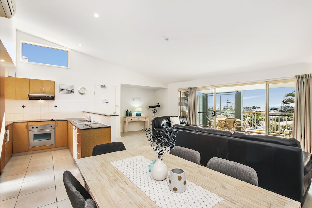 Headland Beach Resort 52/69