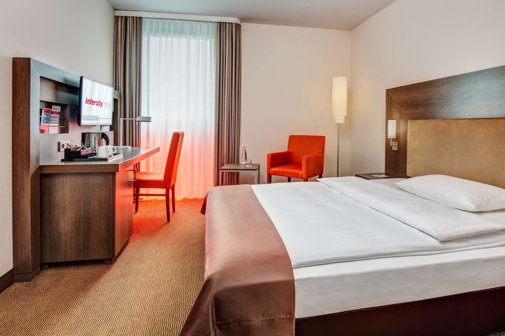 Business, Plus, Queen Bed, IntercityHotel Berlin Airport Area North 6/8